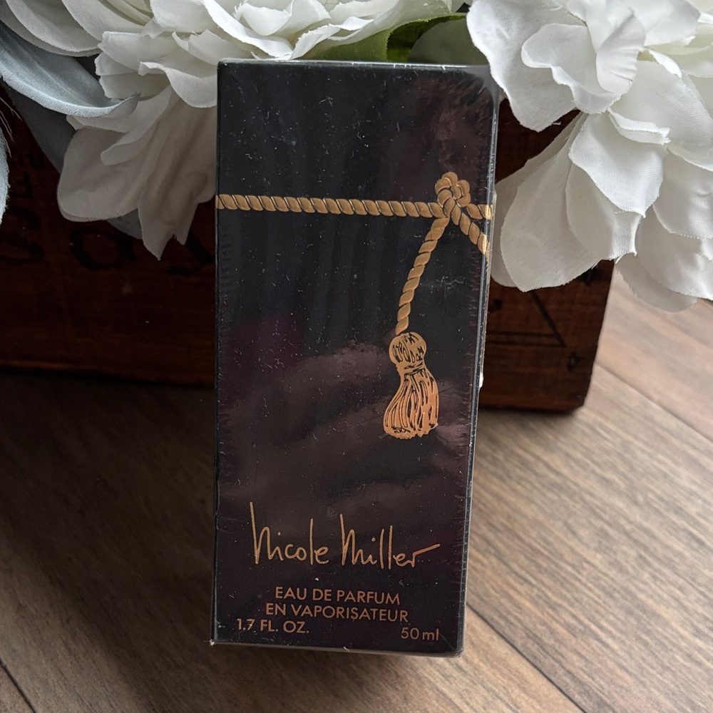 Nicole Miller 1.7 oz spray perfume